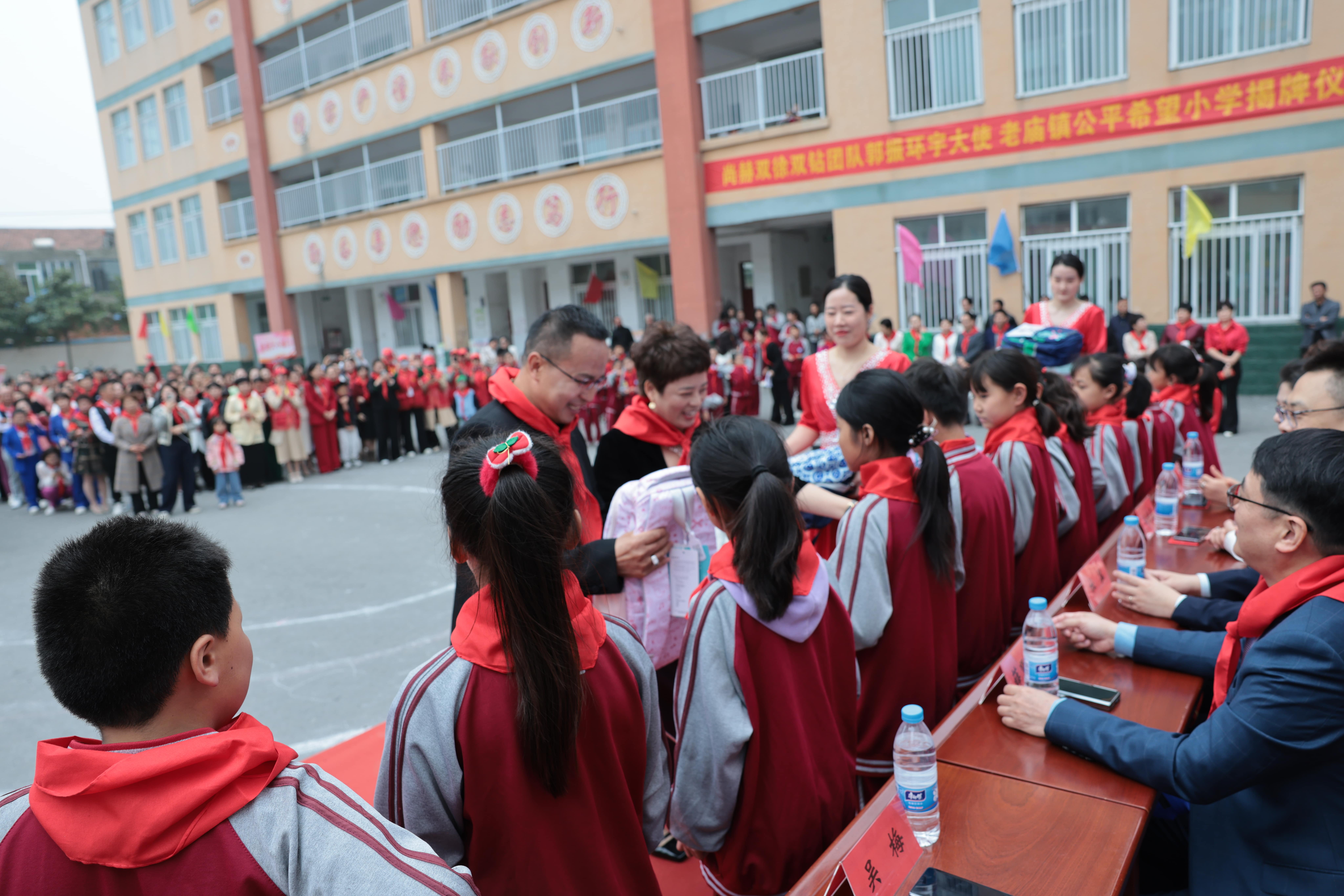 在爱意的“双向奔赴”中丨第249所欧亿体育-欧亿体育集团有限公司
公益学校揭牌
