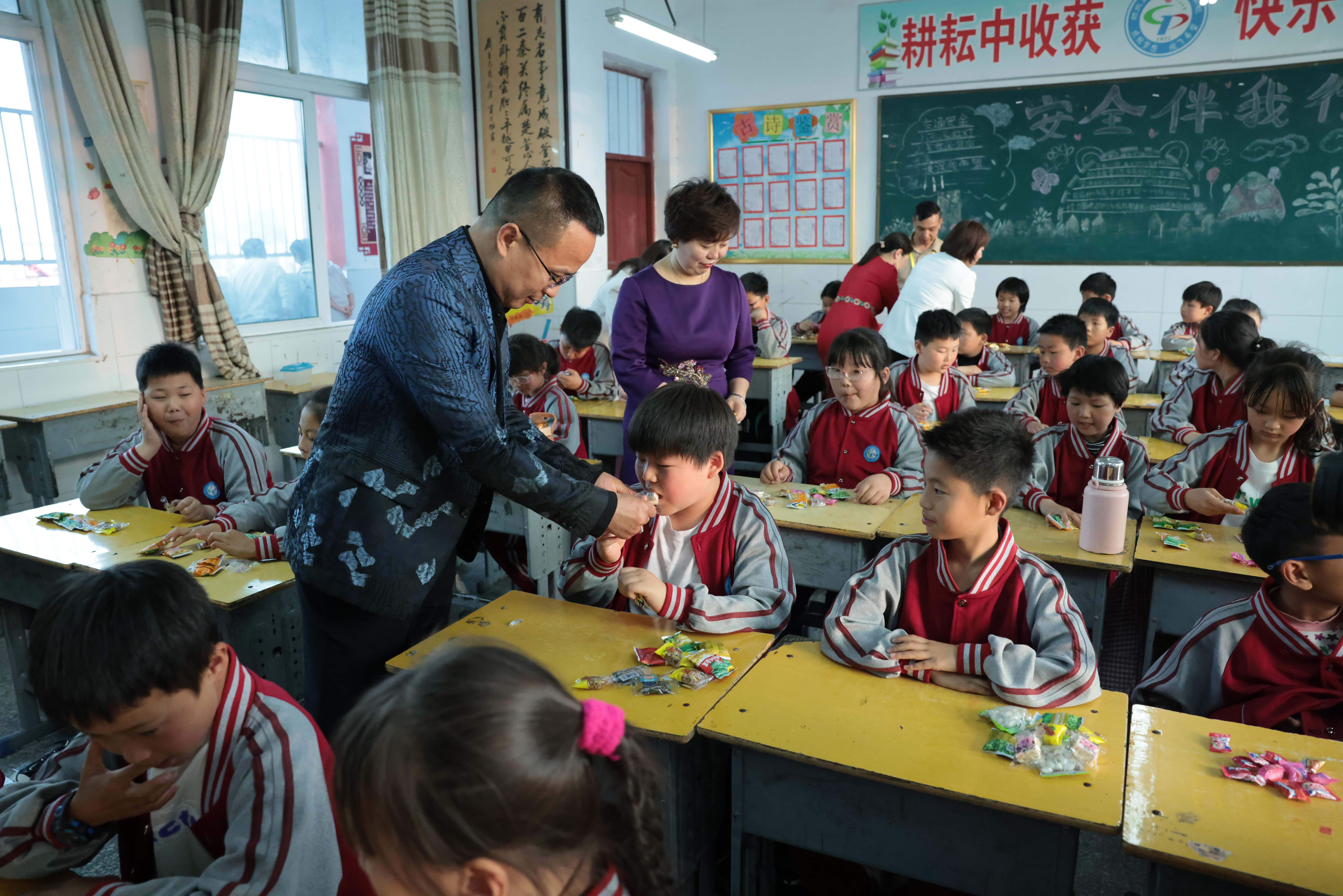 在爱意的“双向奔赴”中丨第249所欧亿体育-欧亿体育集团有限公司
公益学校揭牌