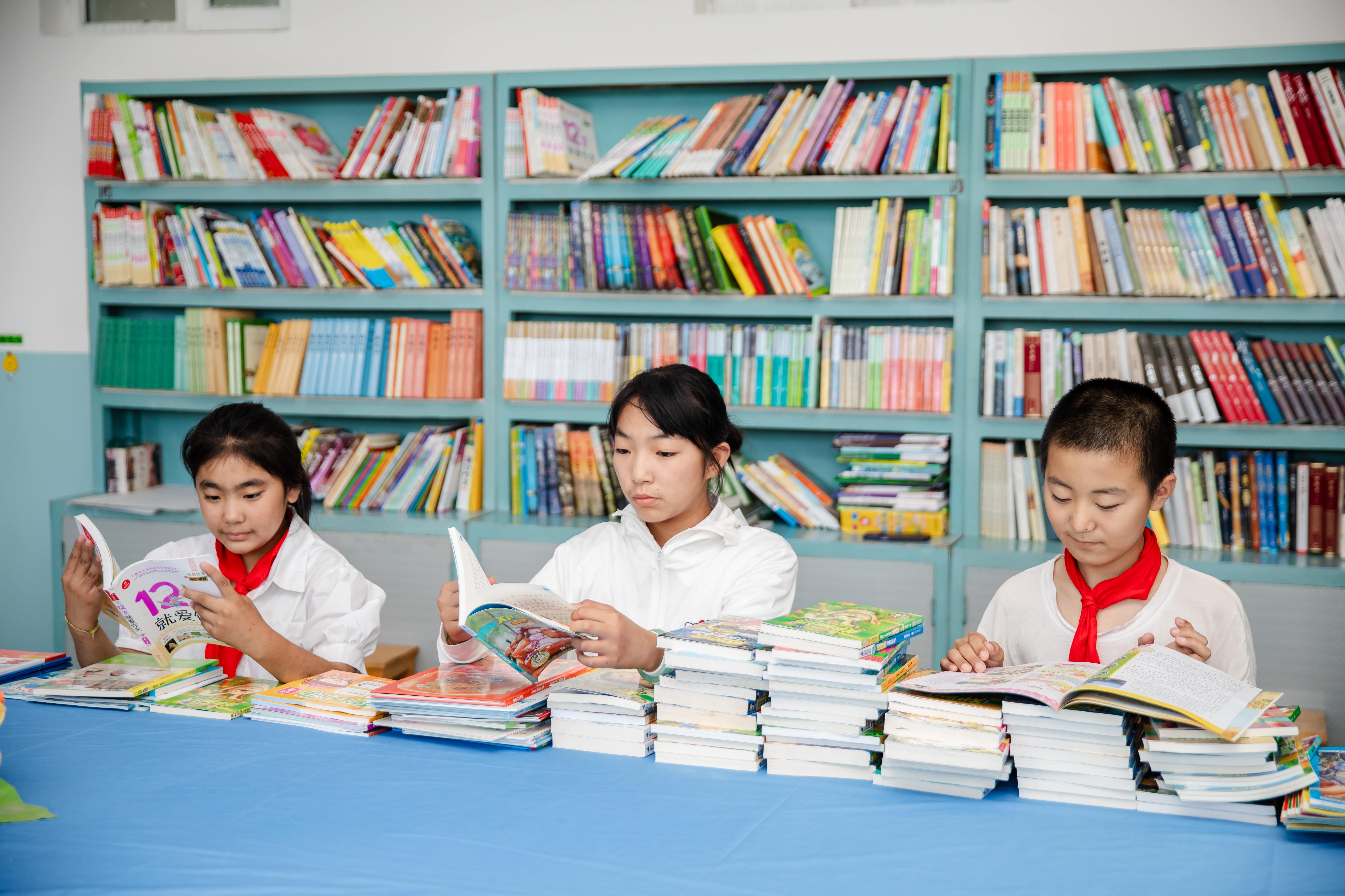 天津高校大学生记者走进欧亿体育-欧亿体育集团有限公司
公益小学开展“书香悦读，筑梦成长”活动